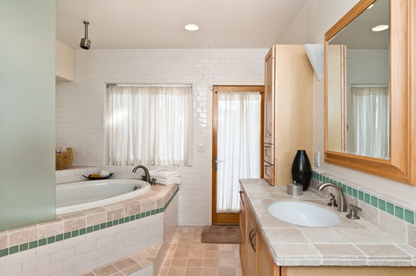 Noe Valley Victorian Condominium - 933 Church Street